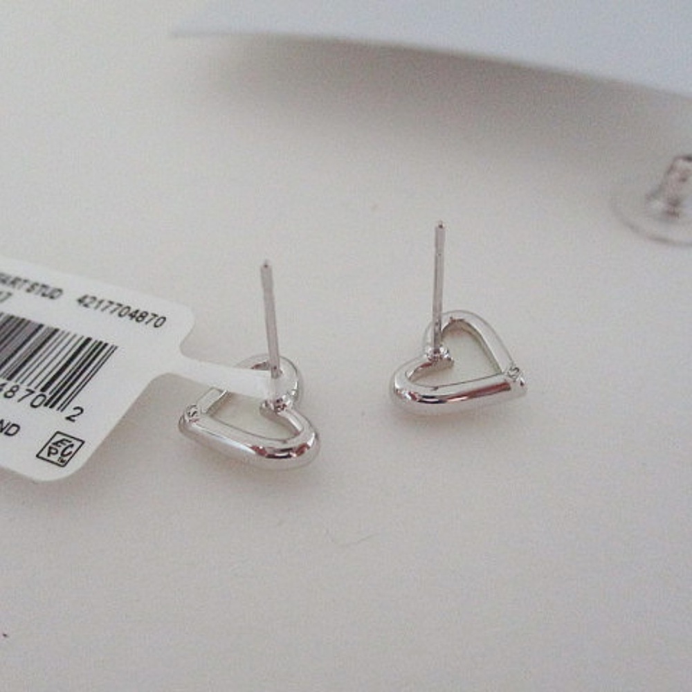 KENDRA SCOTT - Ari Heart Silver Stud Earrings in Ivory Mother-of-Pearl - Picture 4 of 4